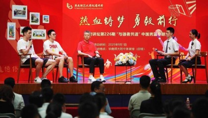 中国男篮主教练郭士强：“没想到华附同学的提问这么专业”