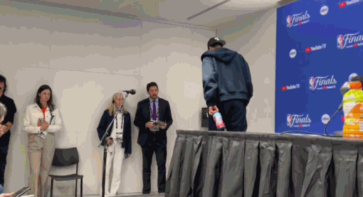 哈利伯顿疑似受伤！谢谢你，湖人！总决赛两战砸出31分